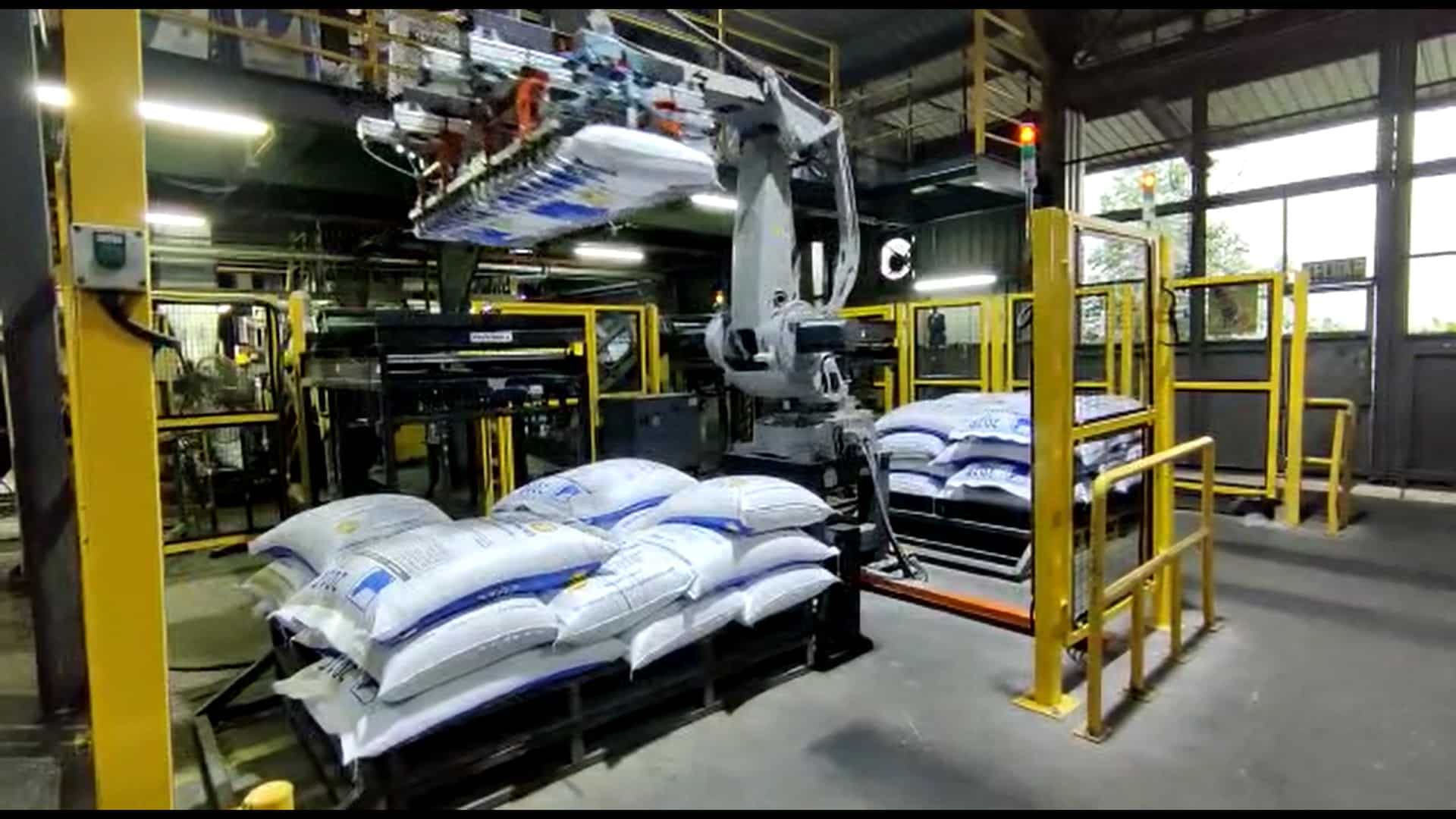 Robotic Palletizer for 25kg & 50kg feed bags