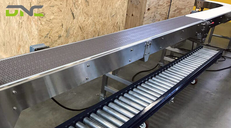 How are stainless steel conveyor belts classified?