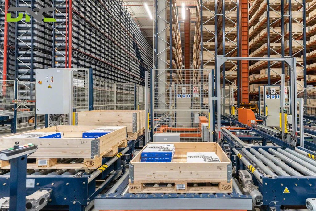How does the ASRS warehouse operate?