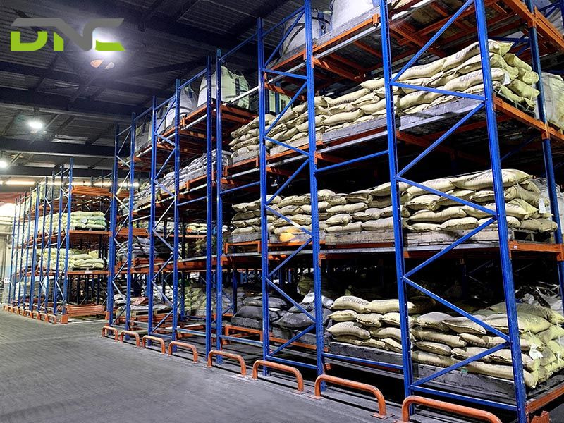 Duty pallet racking
