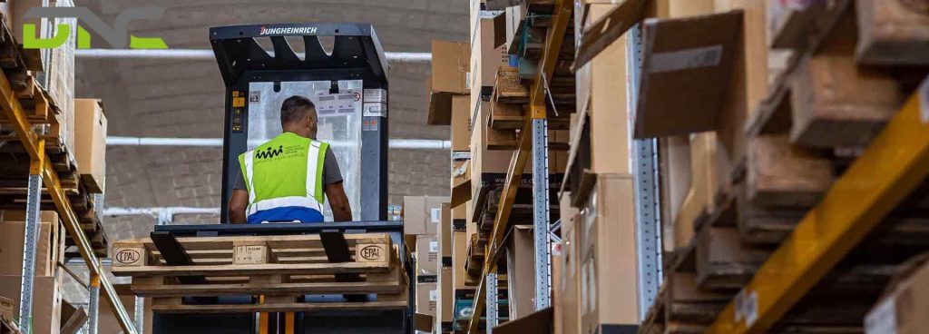 What items will be stored in the dry warehouse?