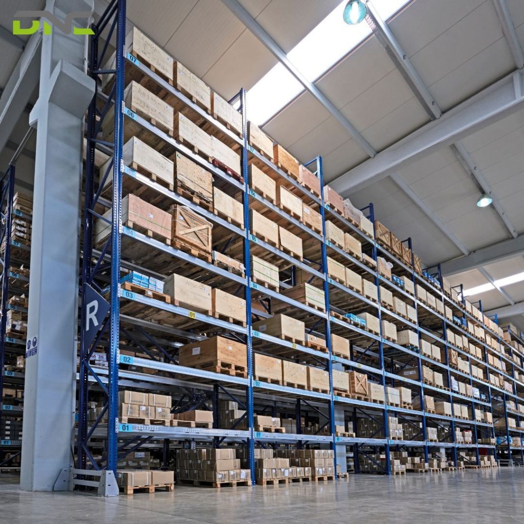 What are the requirements for the dry warehouse?