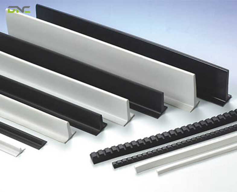 Cleated Conveyor Belt Explained: Types, Materials, Applications, and Design Considerations 3 Material selection directly affects cleat adhesion strength, belt flexibility, wear resistance, hygiene compliance, and long-term system reliability.