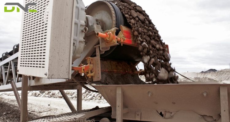 Scraper Conveyor Systems for Heavy-Duty Material Handling 2 Key Industrial Applications of Scraper Conveyors