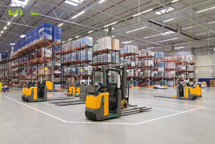Material Handling Equipment: Types, Classifications & Industrial Systems Guide