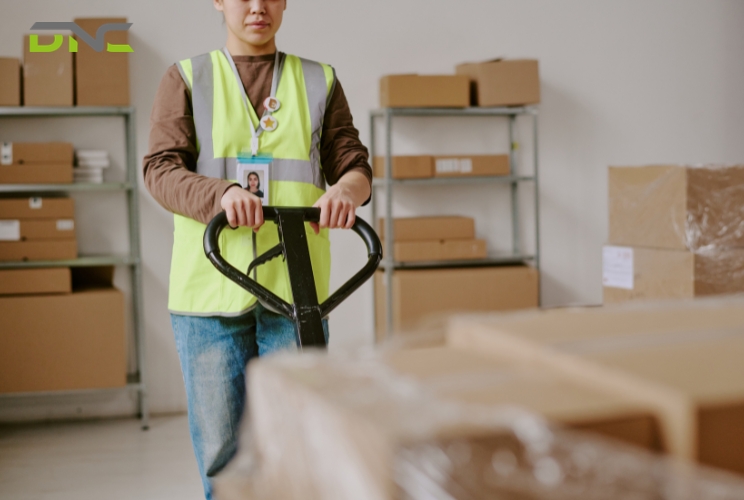 Which Material Handling Equipment Types Are Used in Industrial Manufacturing